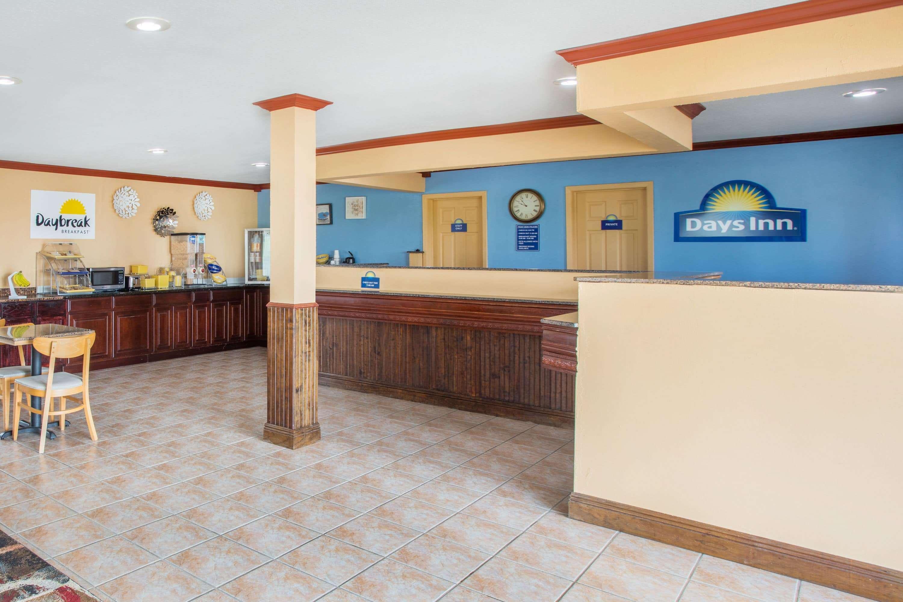 Days Inn By Wyndham Crowley Bagian luar foto